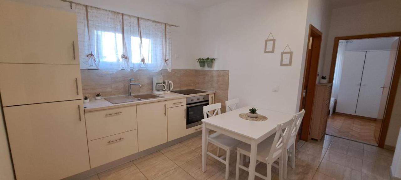 Apartments Ana Zaboric, 50 M Od Sljuncane Plaze Exterior foto