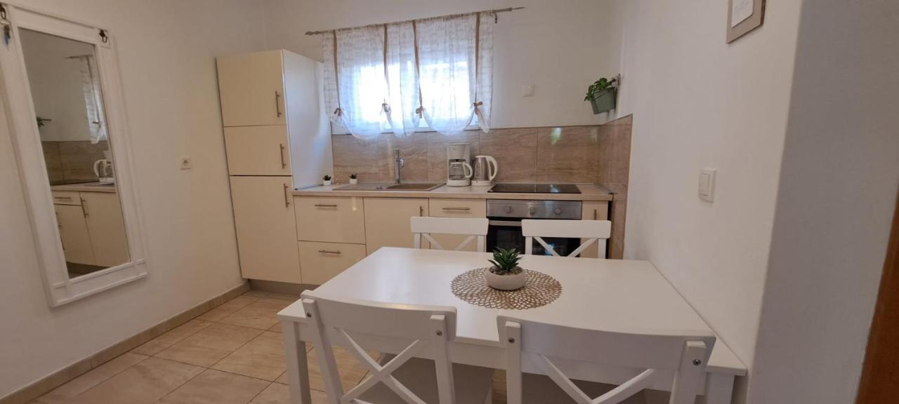 Apartments Ana Zaboric, 50 M Od Sljuncane Plaze Exterior foto